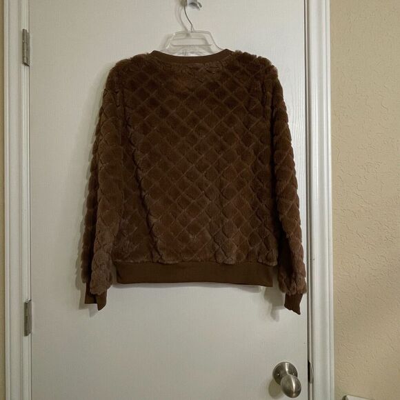NWT Crave Fame Juniors' Diamond Faux-Fur Pullover Top - Cocoa - Size MED - Picture 2 of 5